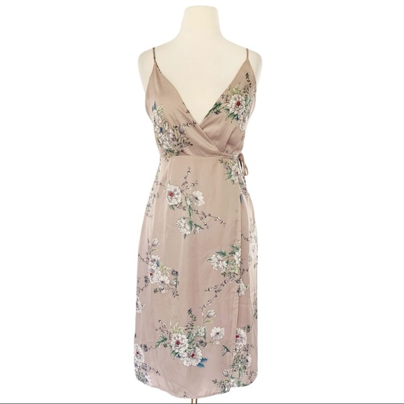 ASTR blush wrap floral dress size XS - Picture 2 of 8